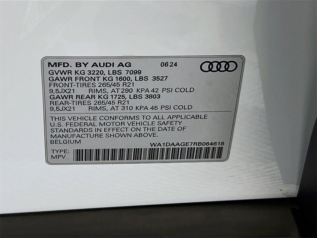 Used 2024 Audi Q8 e-tron Prestige image 32