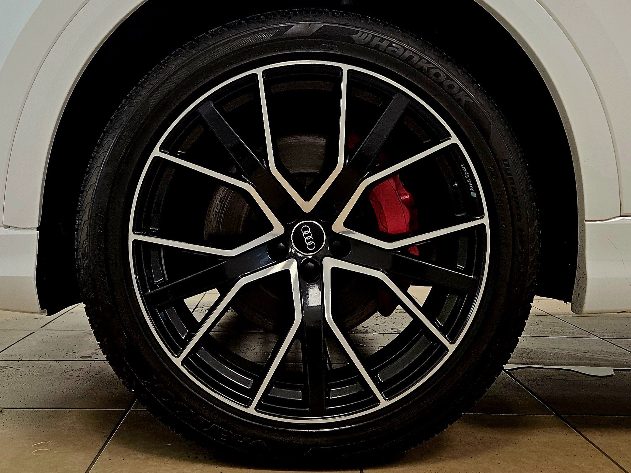 Used 2019 Audi Q8 Premium Plus image 41