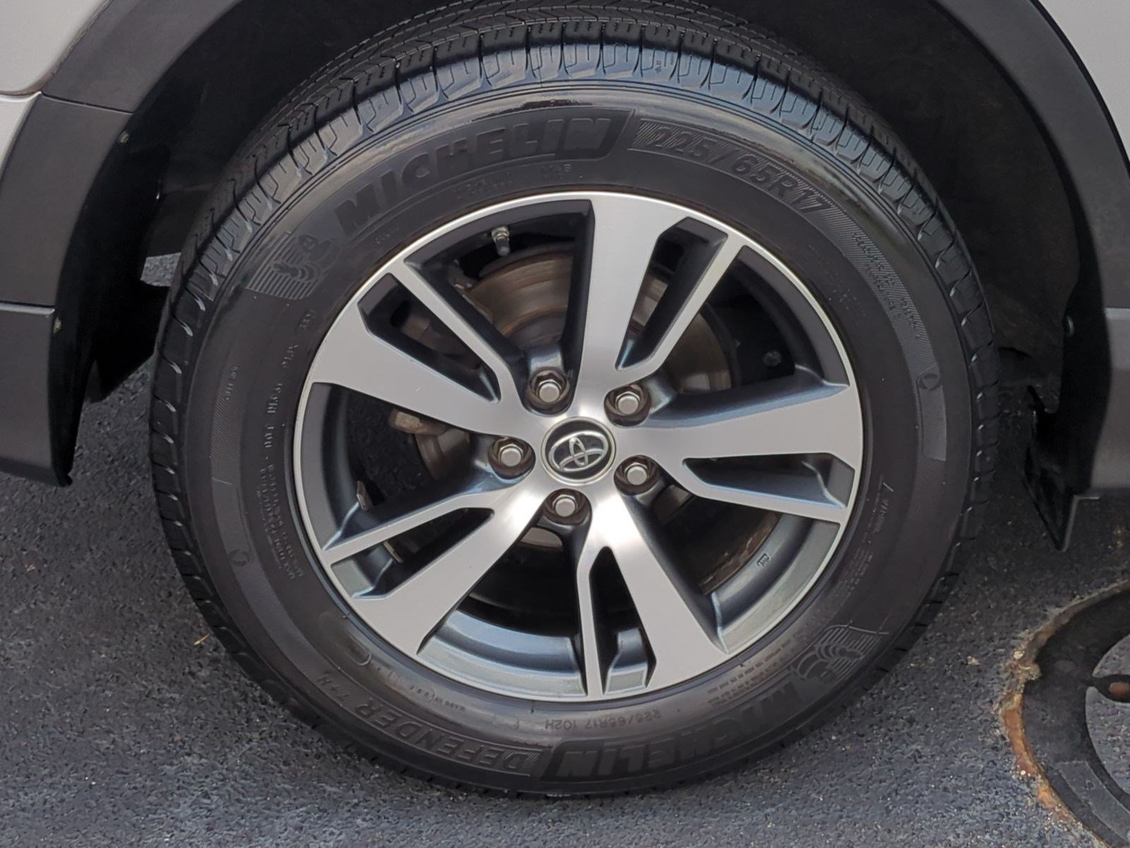 Used 2017 Toyota RAV4 XLE FWD image 13