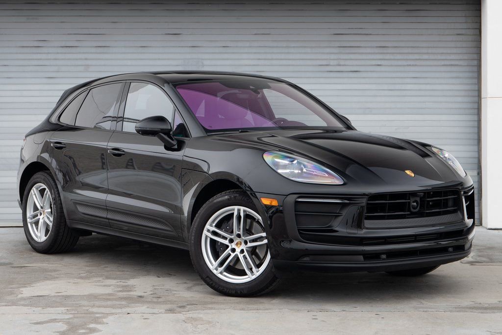 Certified 2025 Porsche Macan image 10