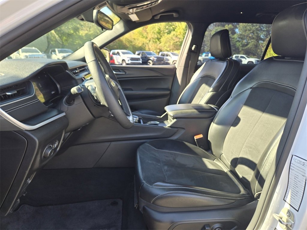 Used 2024 Jeep Grand Cherokee L Laredo image 10