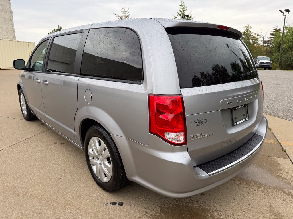 Used 2018 Dodge Grand Caravan SE FWD image 3