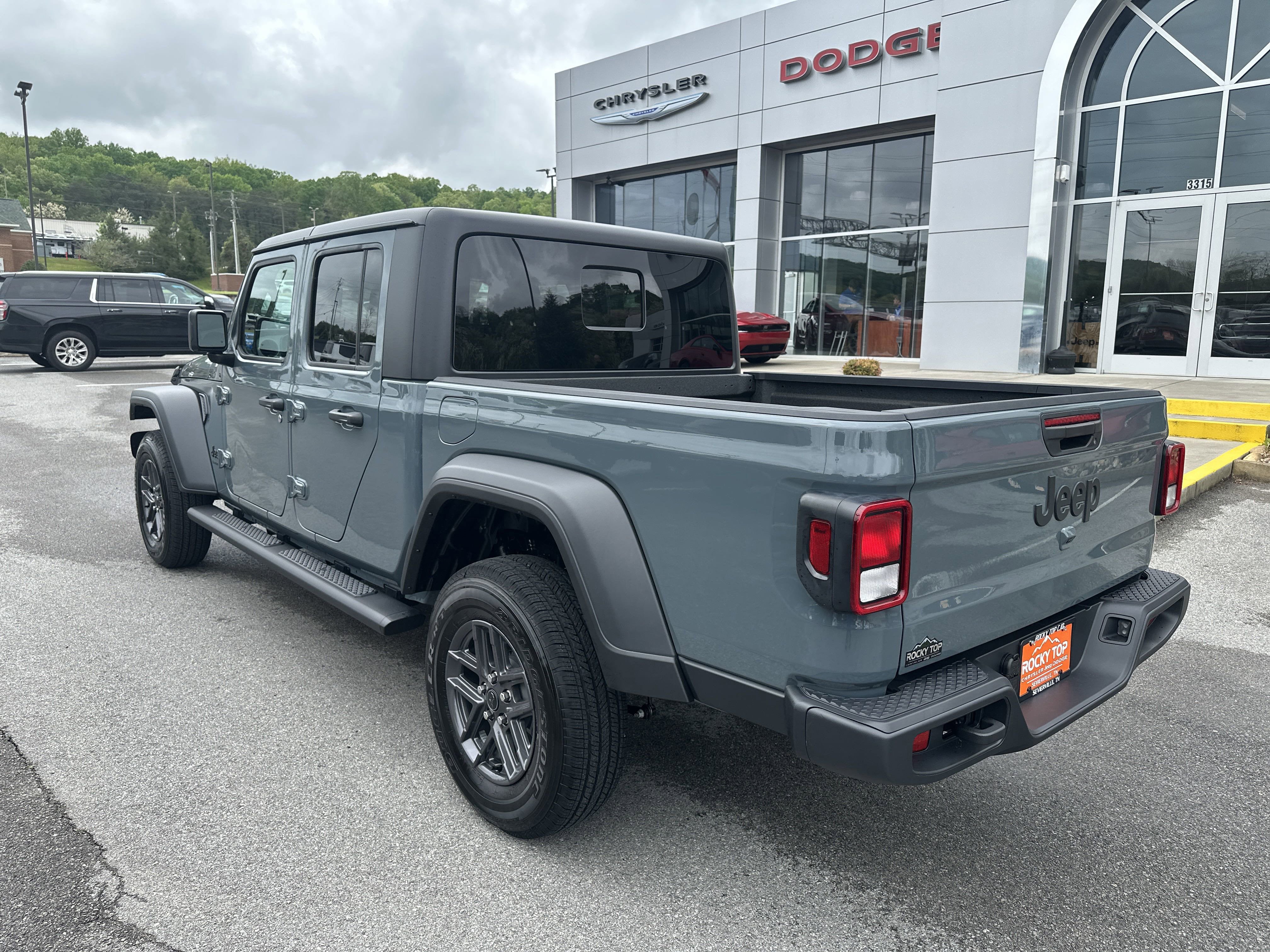 New 2025 Jeep Gladiator Sport image 9