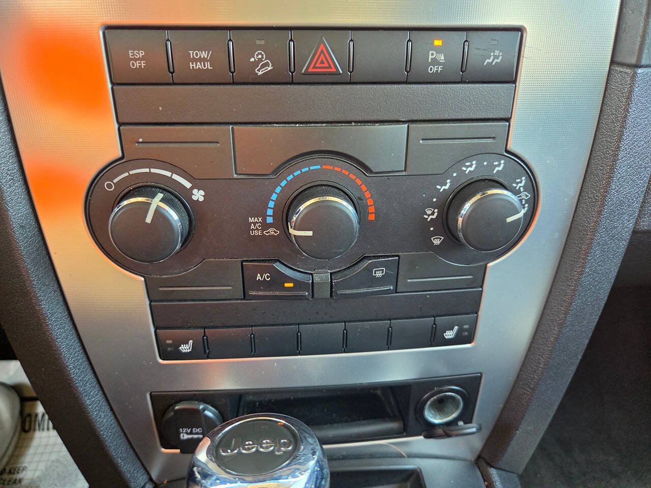 Used 2010 Jeep Commander Sport w/ Sun/Sound Group AWD/4WD image 28