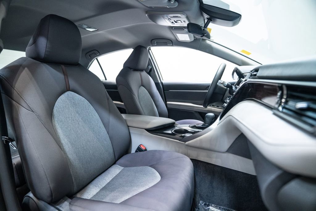 Used 2019 Toyota Camry LE FWD image 14