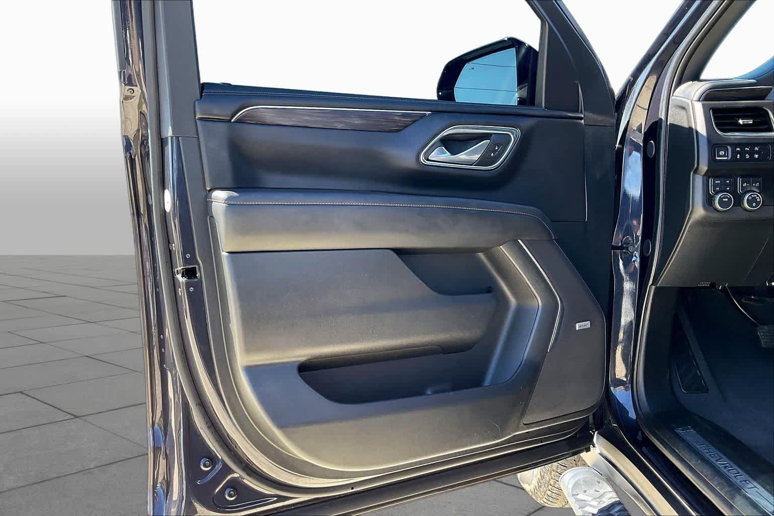 Used 2024 Chevrolet Tahoe Z71 w/ Luxury Package AWD/4WD image 22