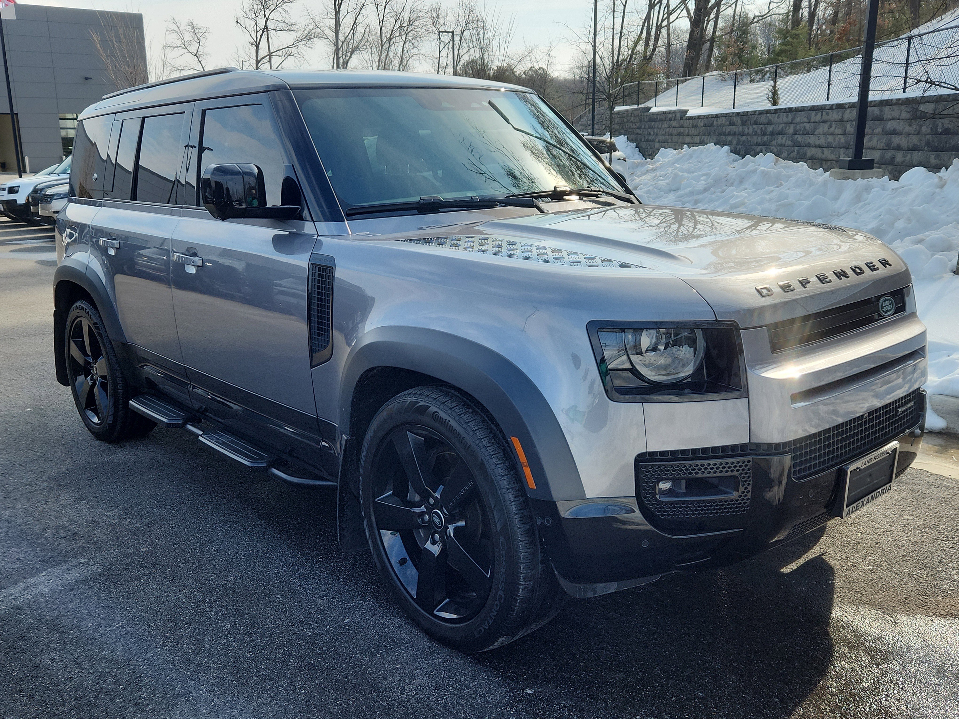 Used 2023 Land Rover Defender 110 X-Dynamic SE image 10