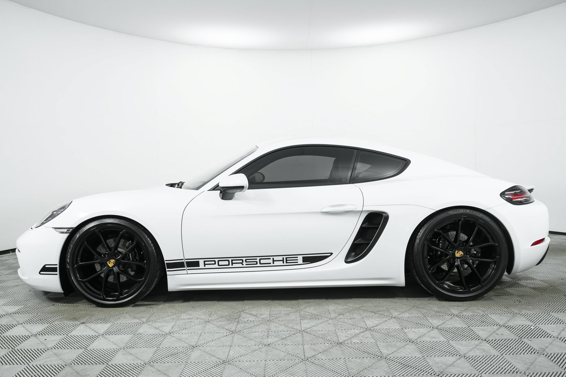 Used 2025 Porsche 718 Cayman RWD image 71