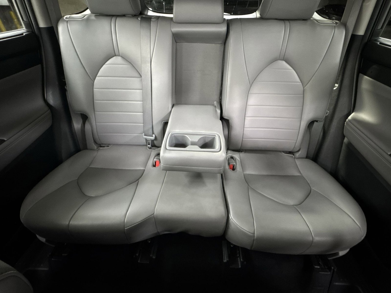 Used 2022 Toyota Highlander XLE FWD image 15