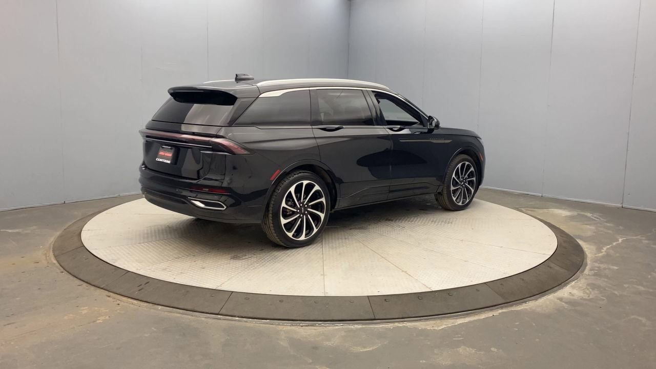 Used 2025 Lincoln Nautilus Black Label AWD/4WD image 5
