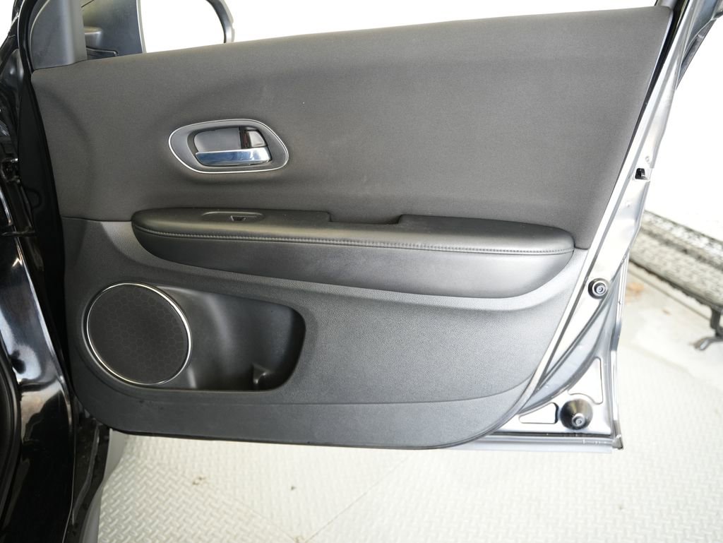 Used 2017 Honda HR-V EX image 45