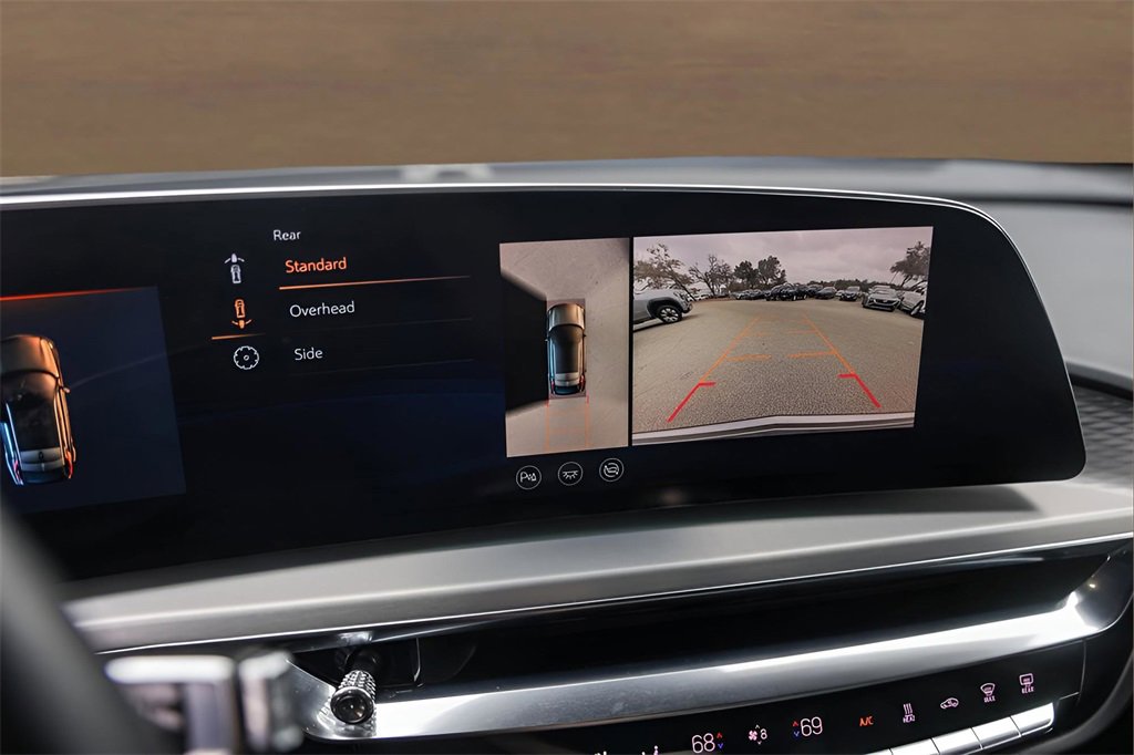 Used 2024 Cadillac Lyriq Luxury image 17