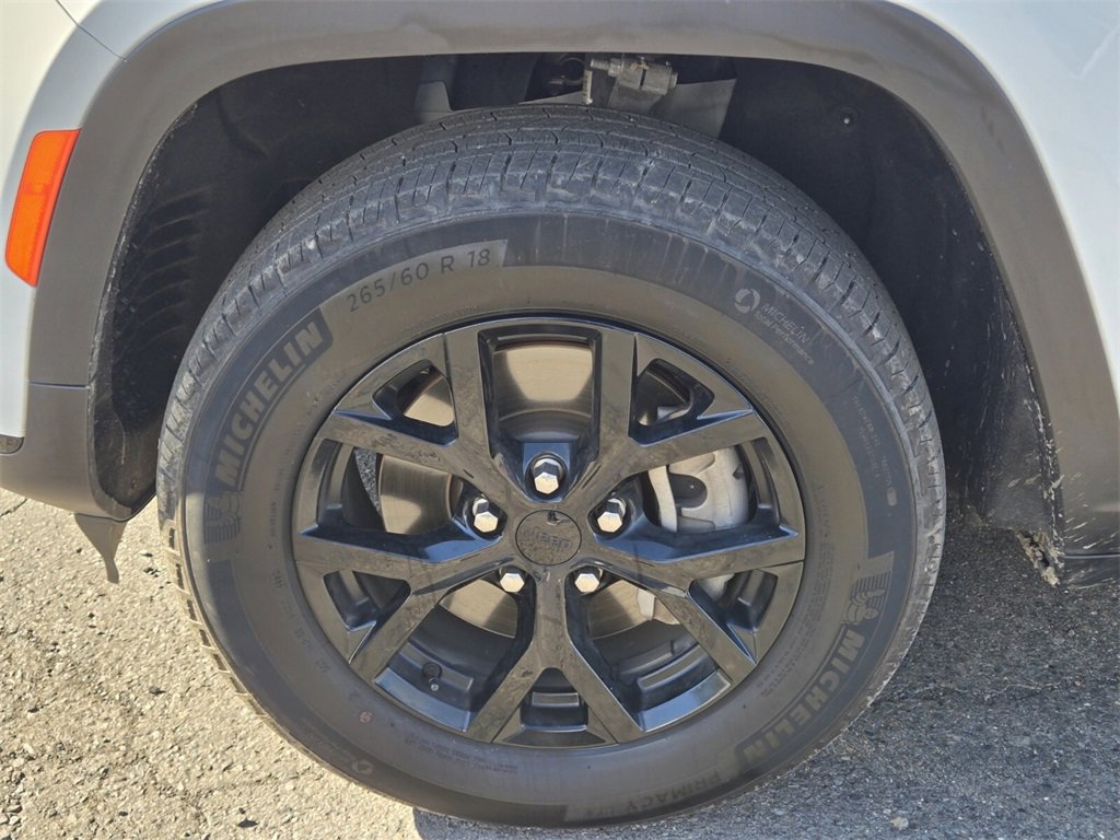 Used 2024 Jeep Grand Cherokee L Laredo image 9