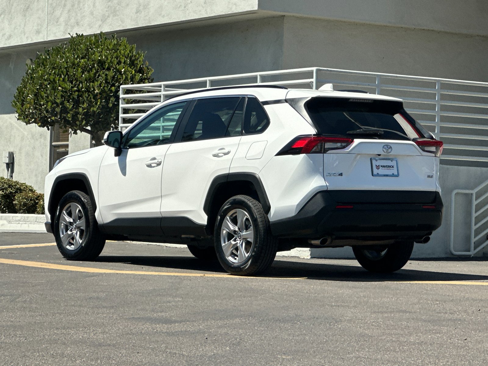 Used 2025 Toyota RAV4 XLE FWD image 3