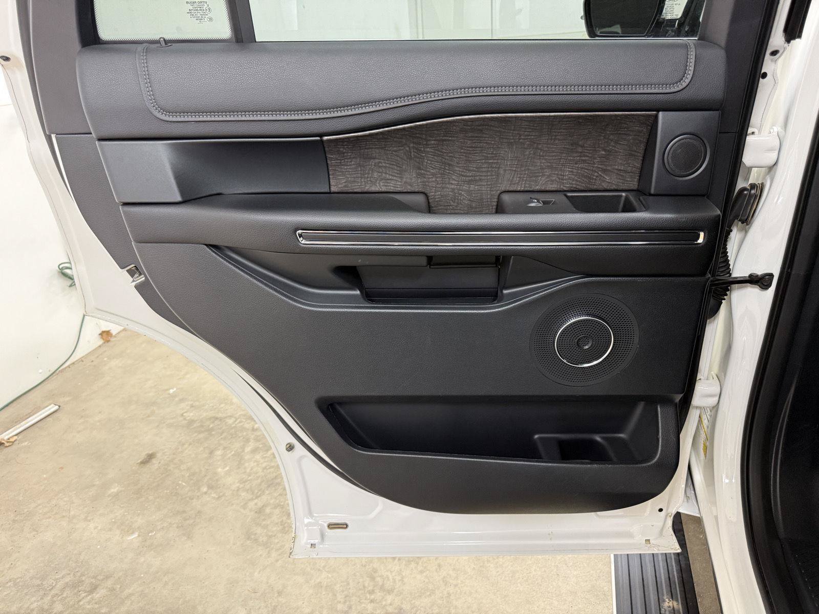 Used 2021 Ford Expedition Limited AWD/4WD image 23
