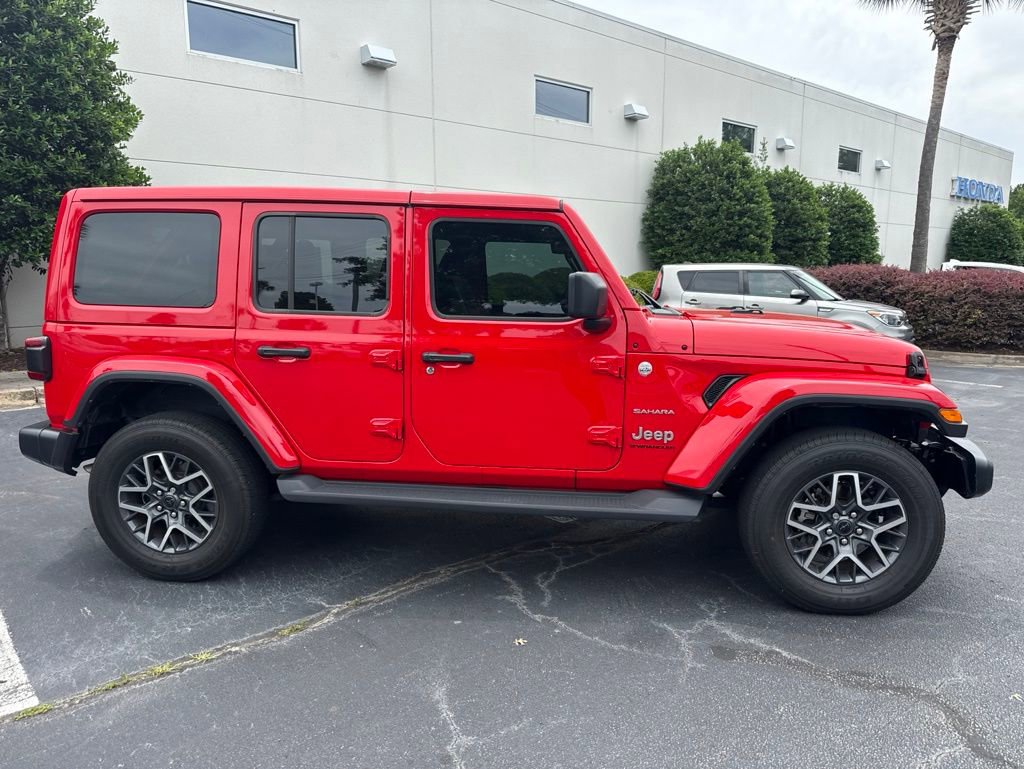 Used 2024 Jeep Wrangler Unlimited Sahara w/ Technology Group AWD/4WD image 2