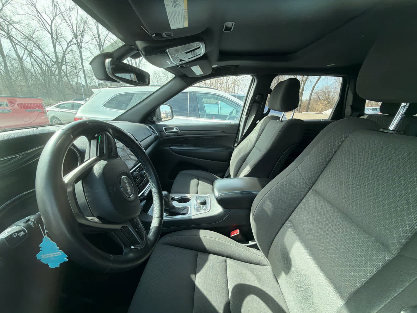 Used 2019 Jeep Grand Cherokee Laredo image 6