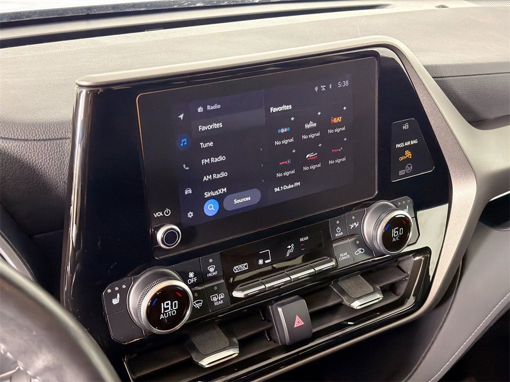 Used 2023 Toyota Highlander L image 13