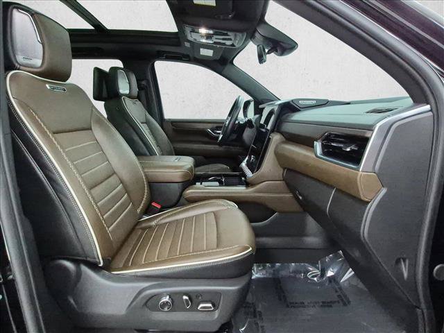 Used 2025 GMC Yukon Denali Ultimate AWD/4WD image 25