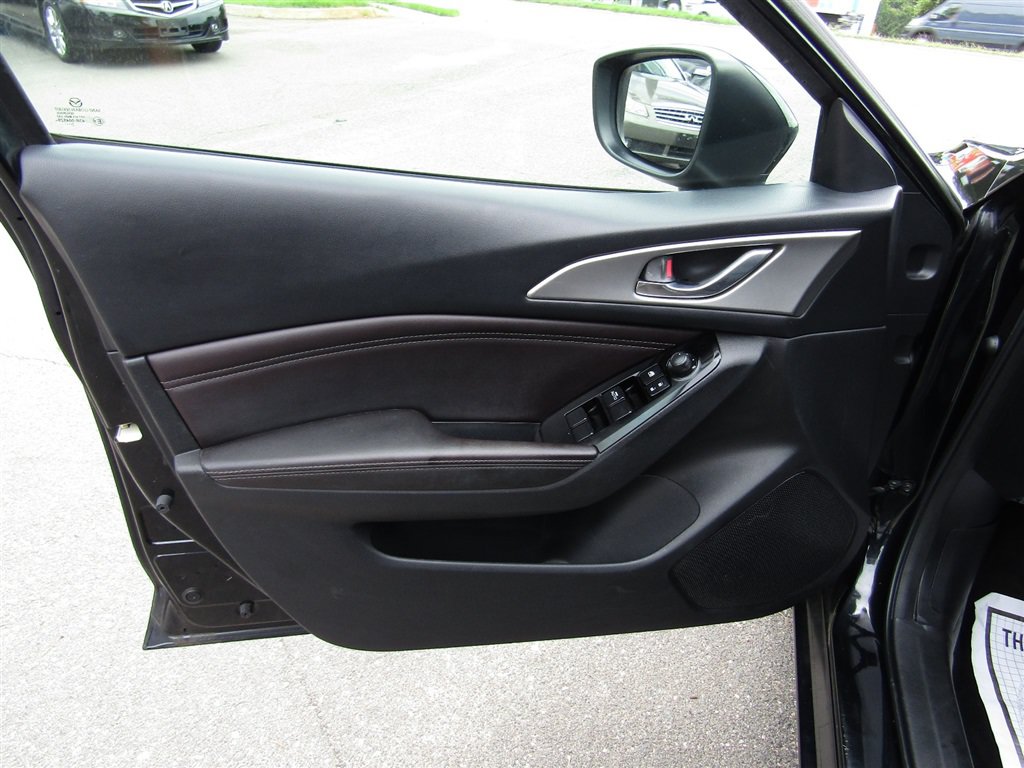 Used 2018 MAZDA MAZDA3 Touring FWD image 14