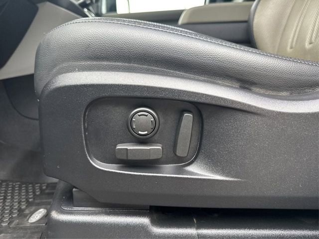 Used 2022 Land Rover Defender 110 X-Dynamic SE image 17