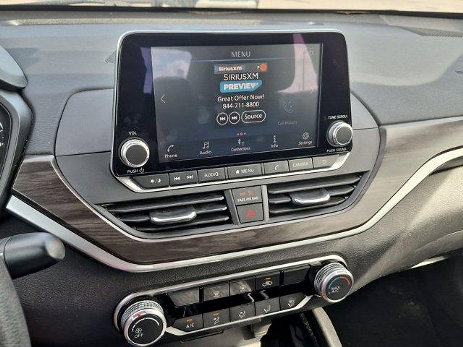 Used 2024 Nissan Altima 2.5 SV FWD image 13