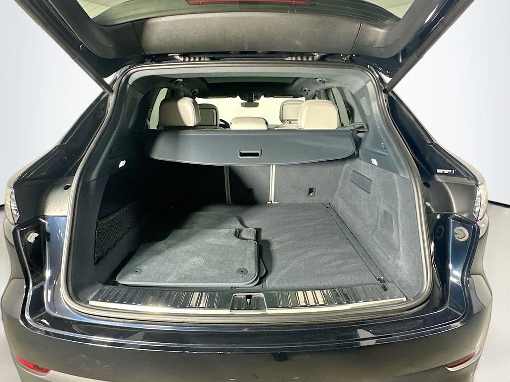 Certified 2023 Porsche Cayenne Platinum Edition image 28