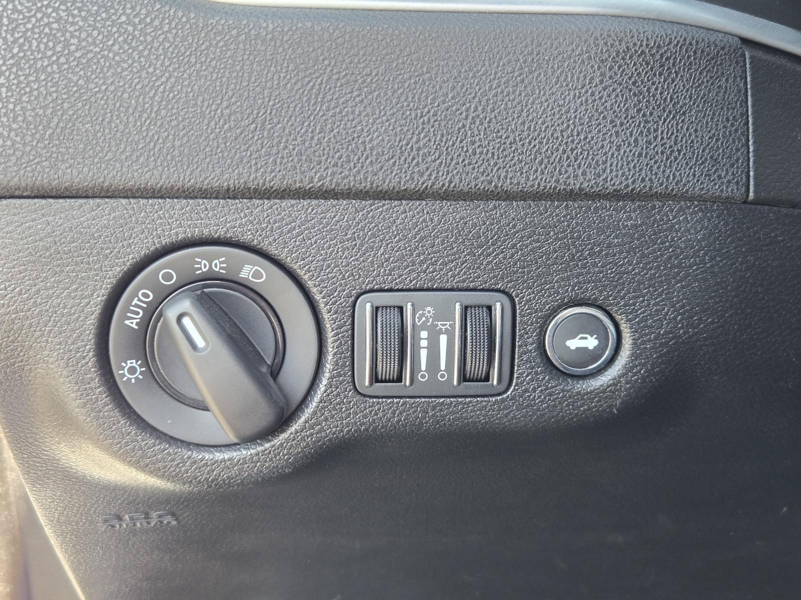 Used 2022 Dodge Charger SXT RWD image 18