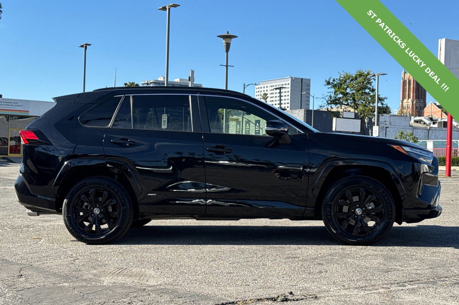 Used 2022 Toyota RAV4 SE w/ Convenience Package image 3