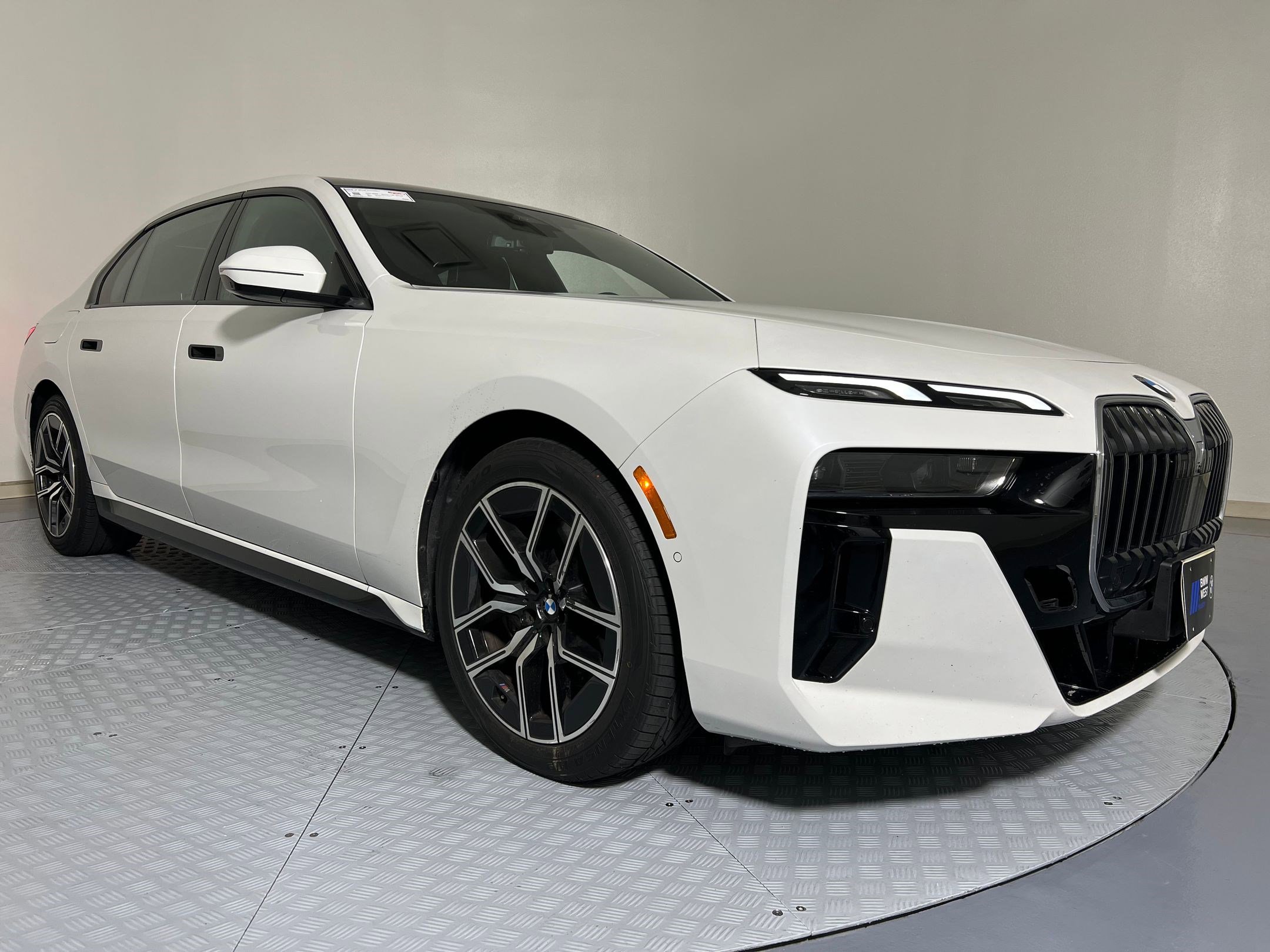 Used 2024 BMW 740i xDrive image 7