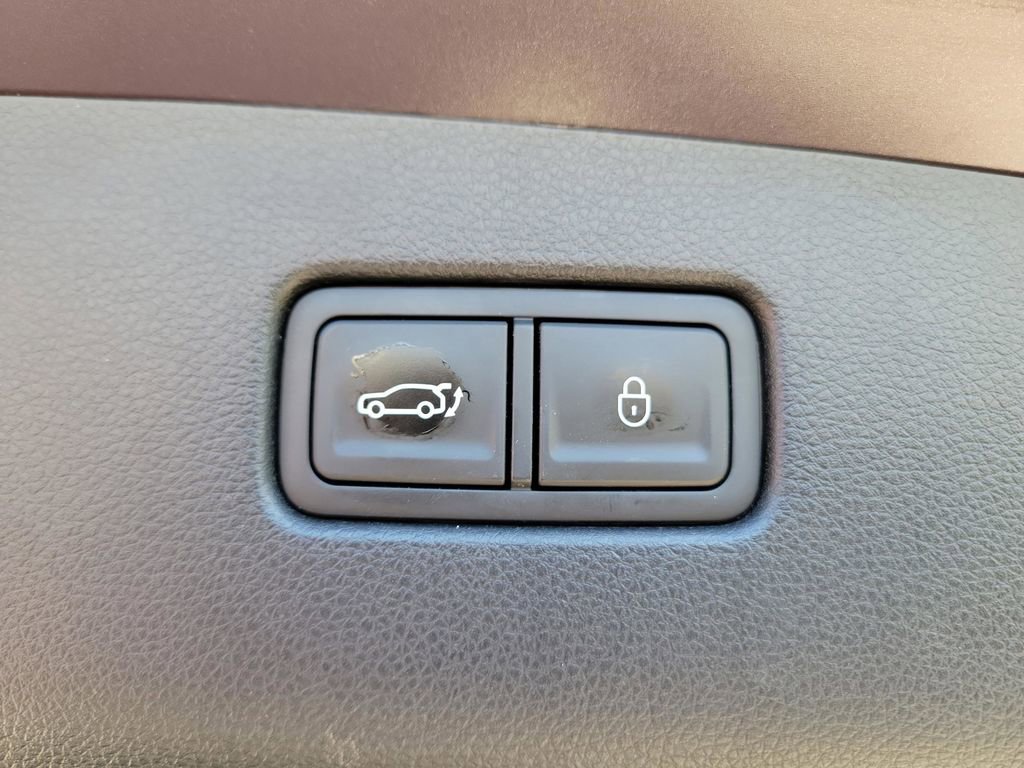 Used 2022 Genesis GV70 2.5T w/ Advanced Package image 8