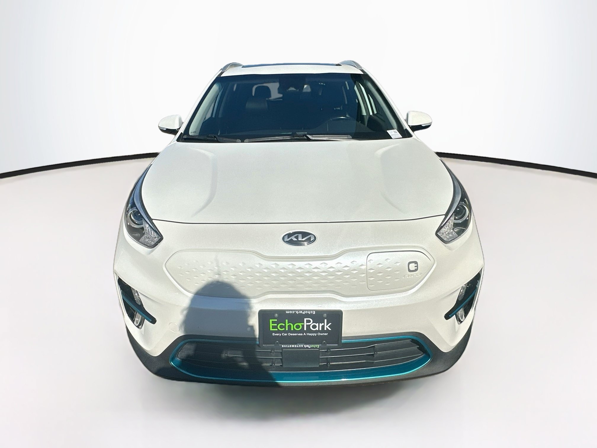 Used 2020 Kia Niro EX Premium w/ Cold Weather Package FWD image 2