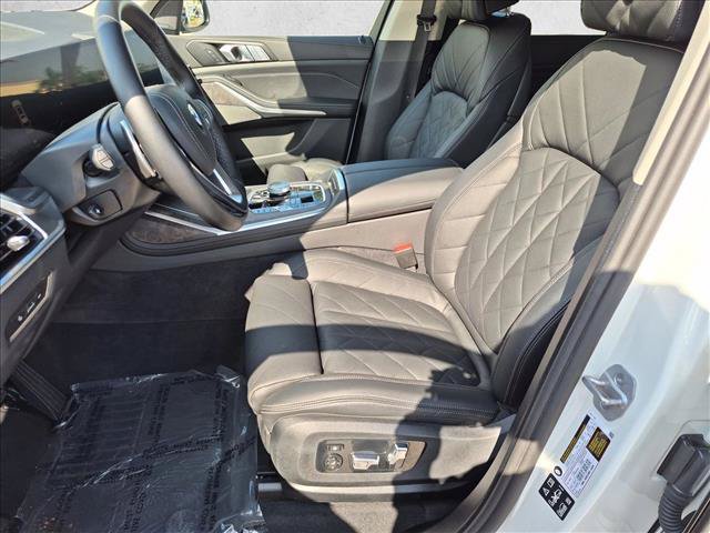Used 2026 BMW X7 xDrive40i w/ Premium Package AWD/4WD image 16