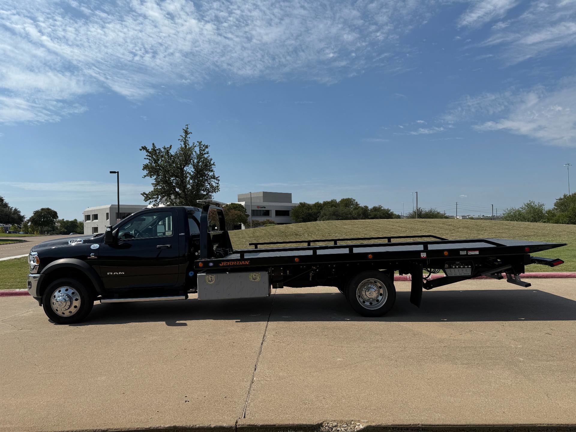 Used 2024 RAM 5500 SLT w/ Quick Order Package 2YG SLT image 3