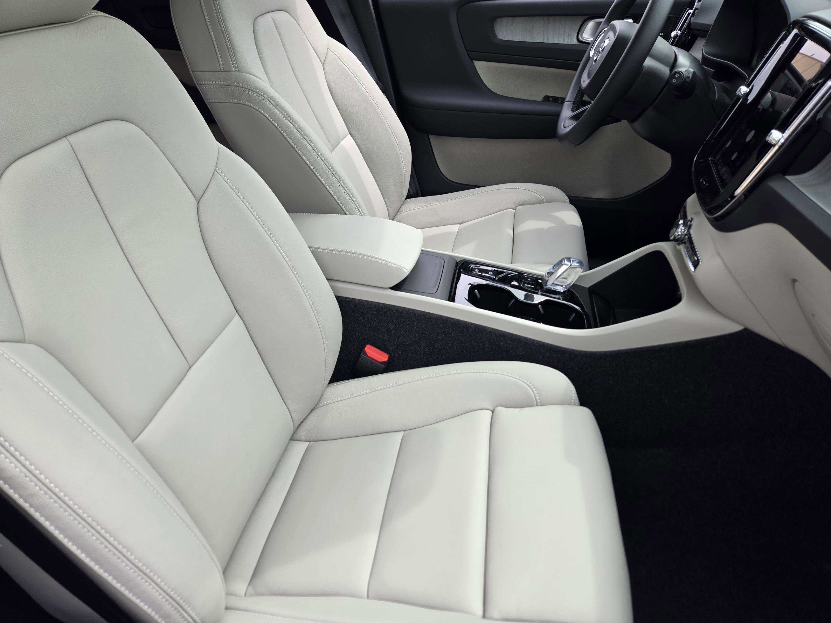 New 2026 Volvo XC40 B5 Ultra w/ Protection Package Premier AWD/4WD image 11