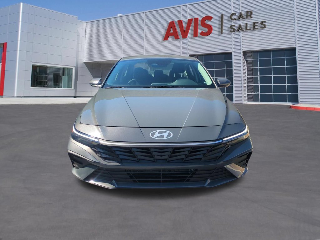 Used 2026 Hyundai Elantra Hybrid FWD image 2
