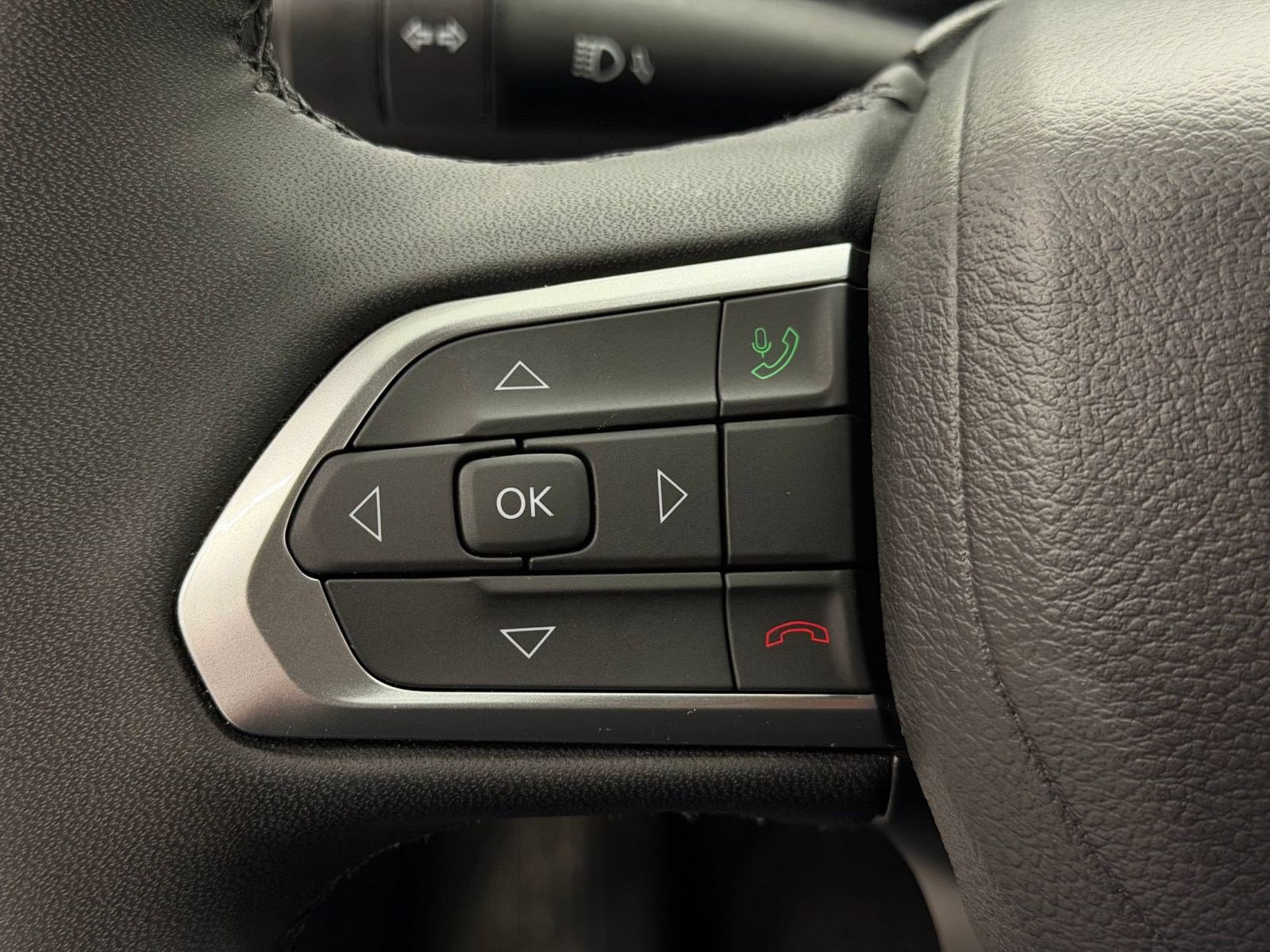 Used 2025 Jeep Compass Latitude w/ Convenience Group AWD/4WD image 14