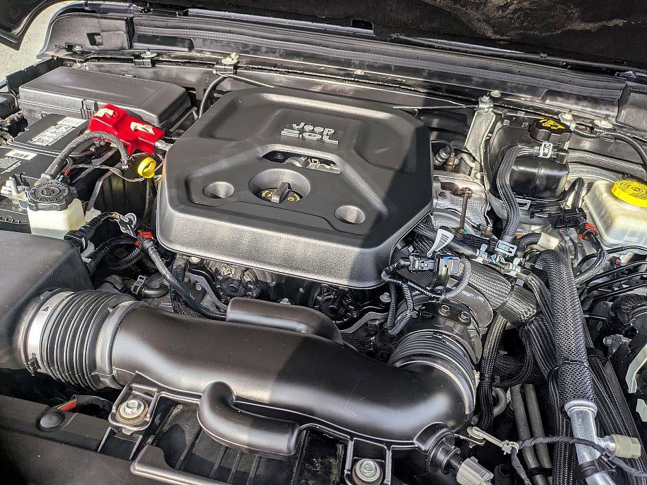 Used 2019 Jeep Wrangler Unlimited Sahara w/ Safety Group image 30