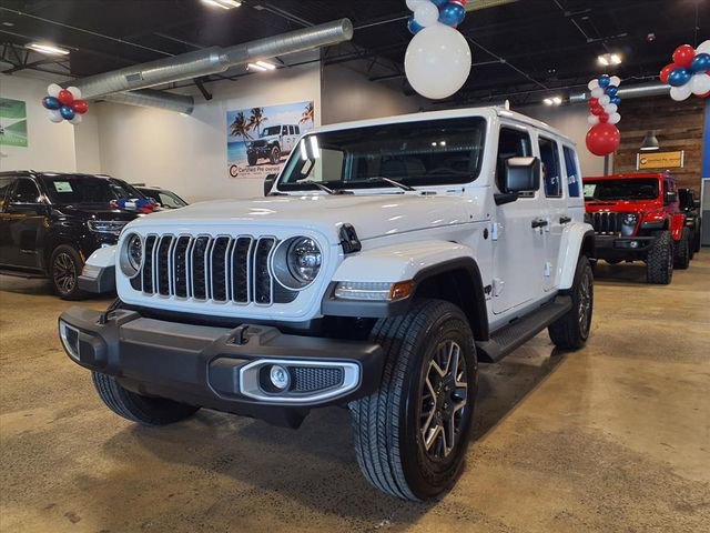 Used 2025 Jeep Wrangler Sahara image 3