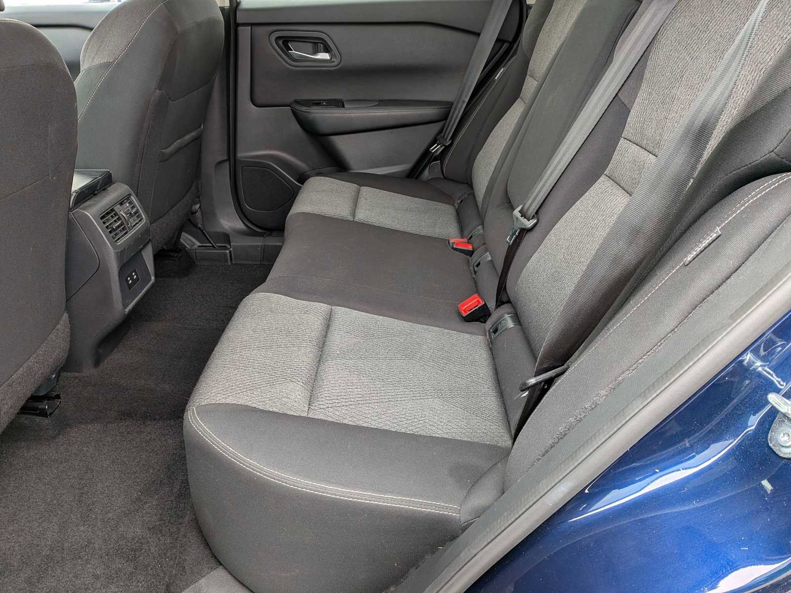 Used 2025 Nissan Rogue SV image 17