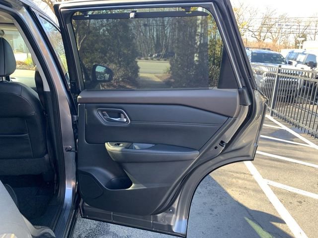 Used 2021 Nissan Rogue SV w/ Premium Package image 11