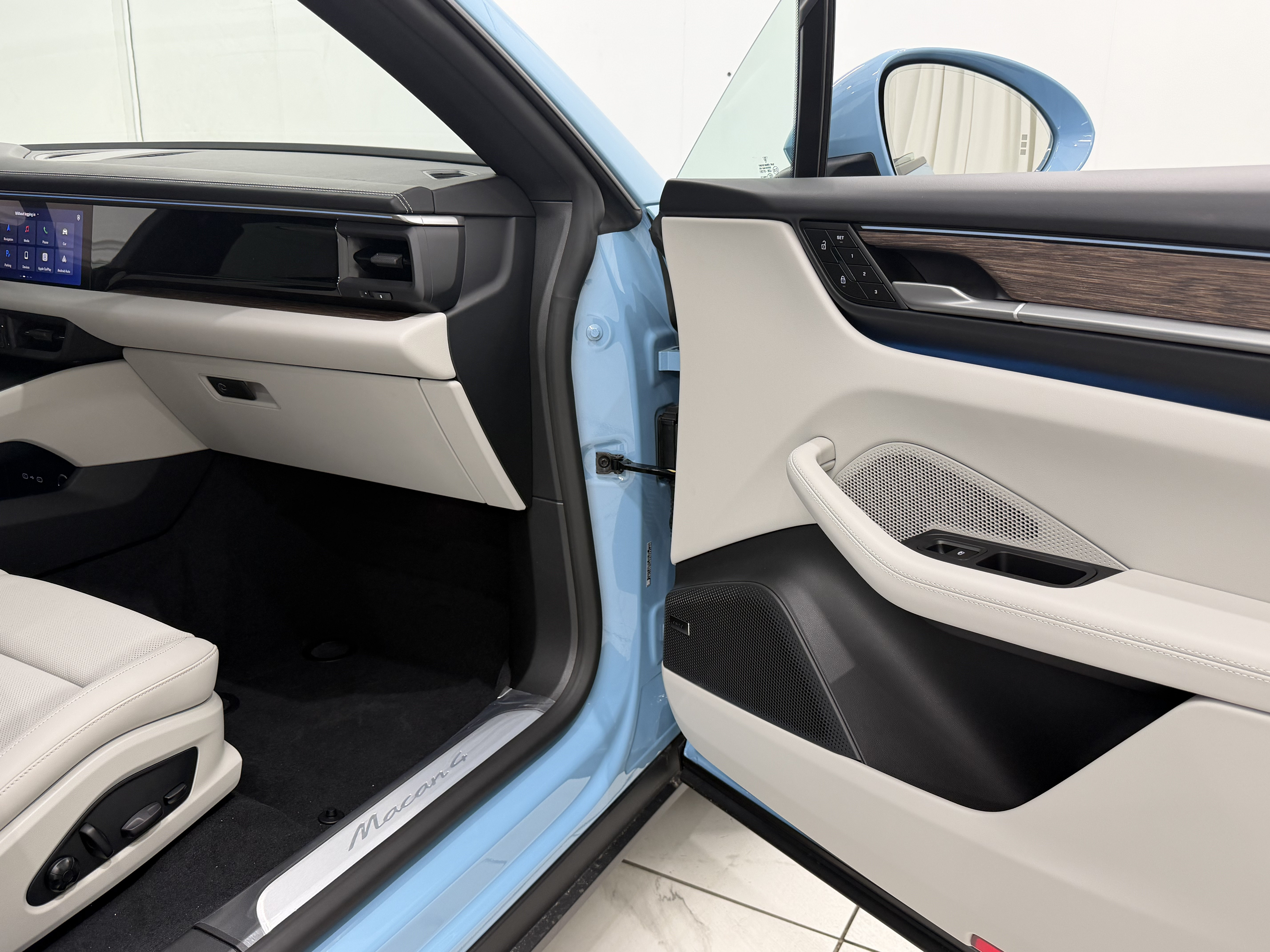 New 2026 Porsche Macan 4 Electric AWD/4WD image 22