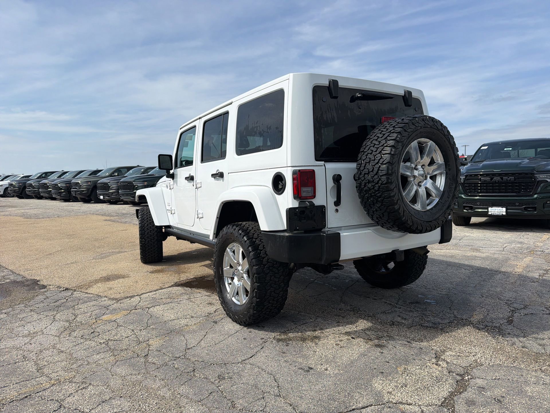 Used 2016 Jeep Wrangler Unlimited Sahara w/ Connectivity Group image 4