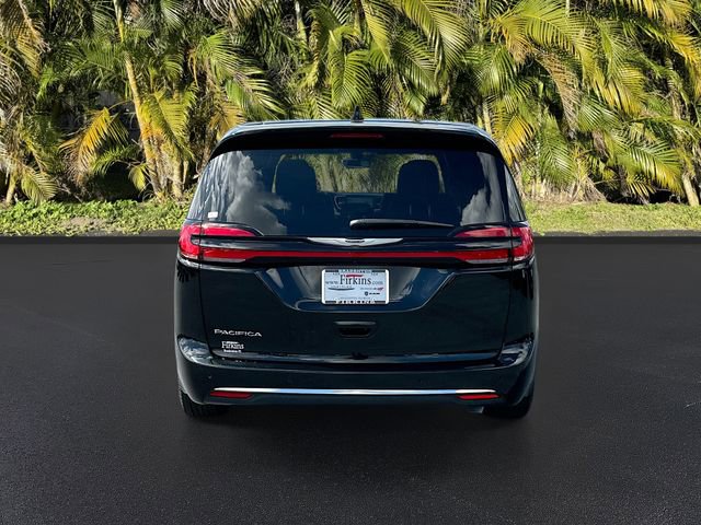 New 2025 Chrysler Pacifica Select image 4