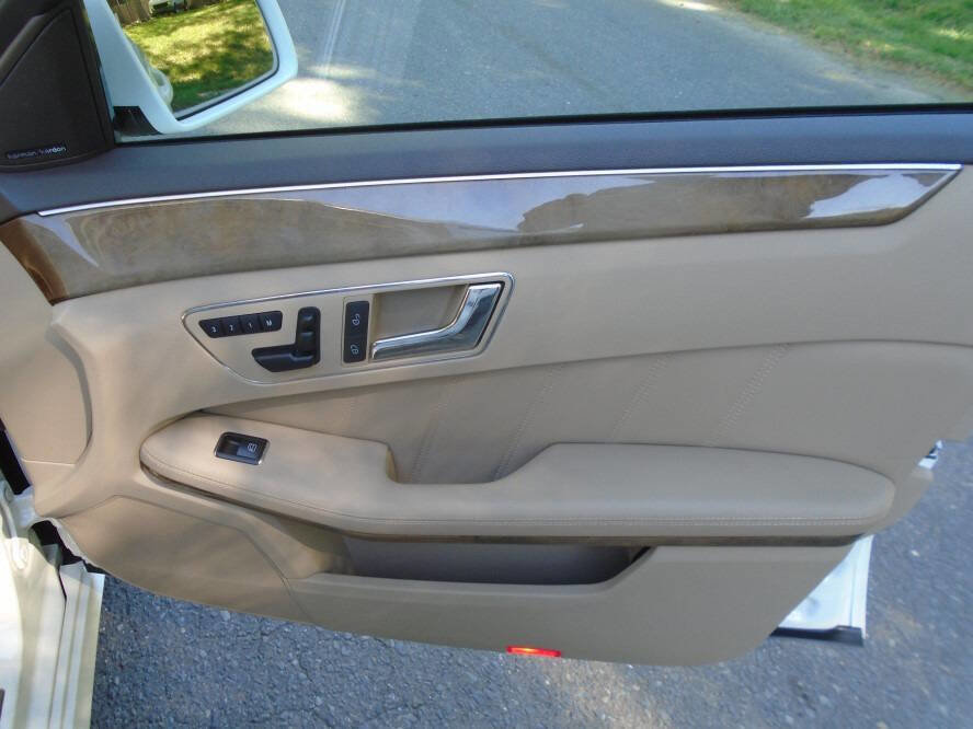 Used 2011 Mercedes-Benz E 350 Sedan image 26