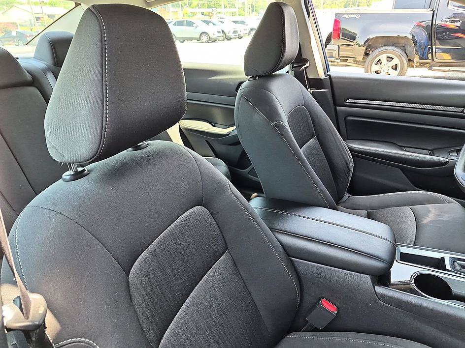 Used 2024 Nissan Altima 2.5 SV FWD image 33