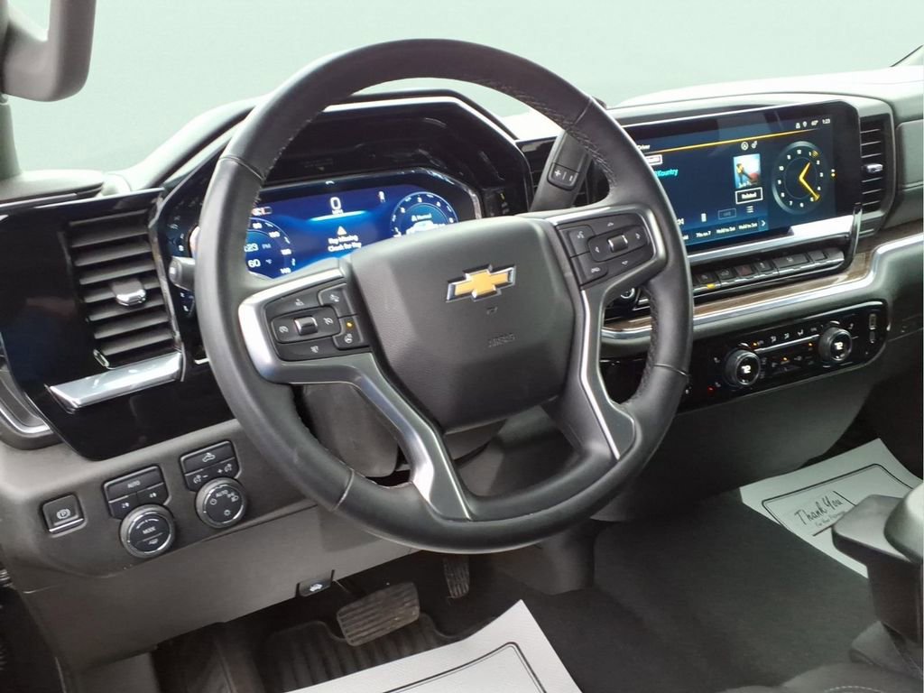 Used 2024 Chevrolet Silverado 1500 LT image 11