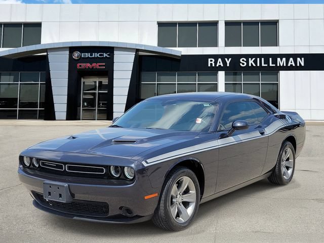 Used 2019 Dodge Challenger SXT RWD image 3