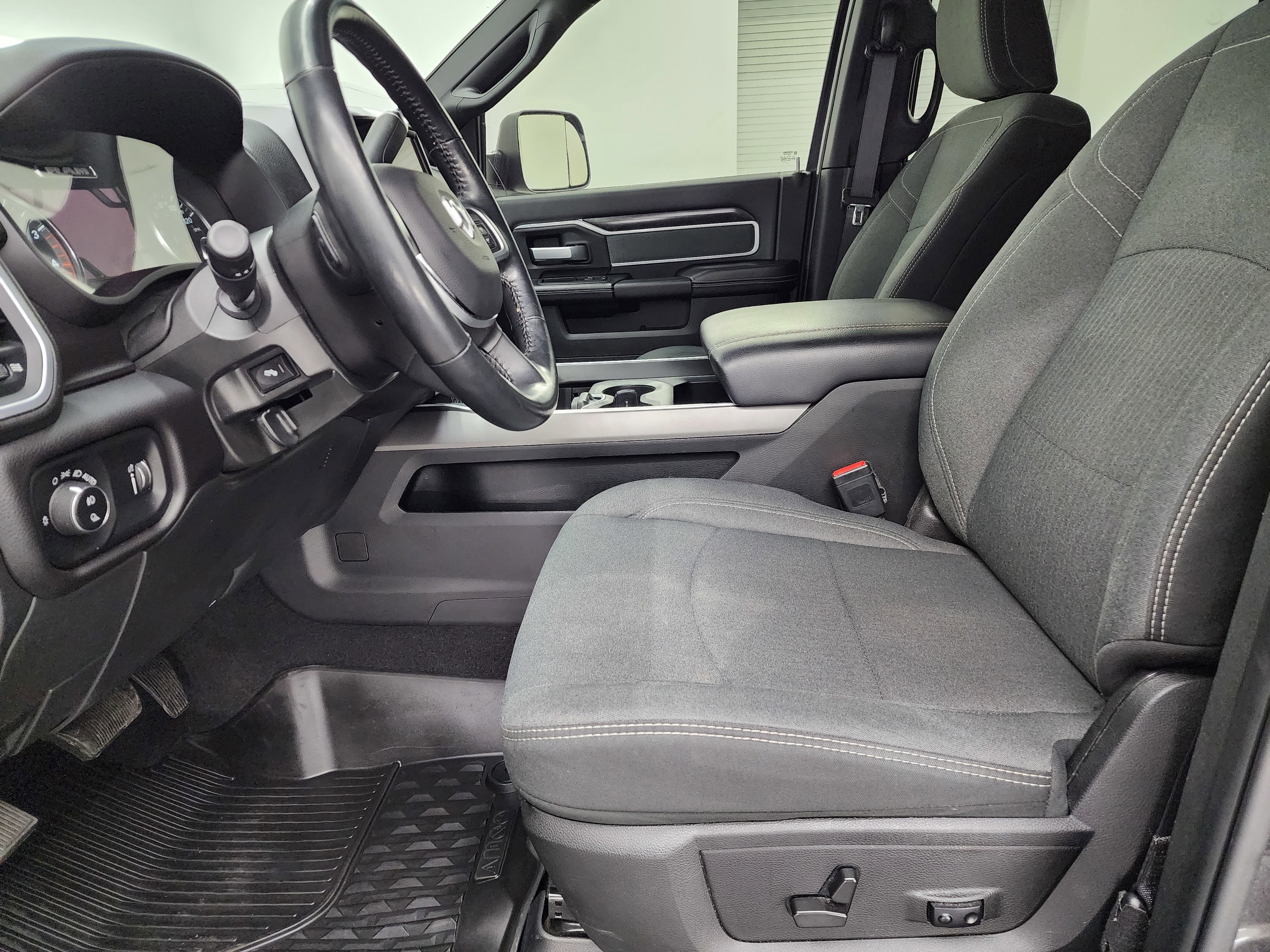 Used 2022 RAM 2500 Big Horn w/ Night Edition image 8