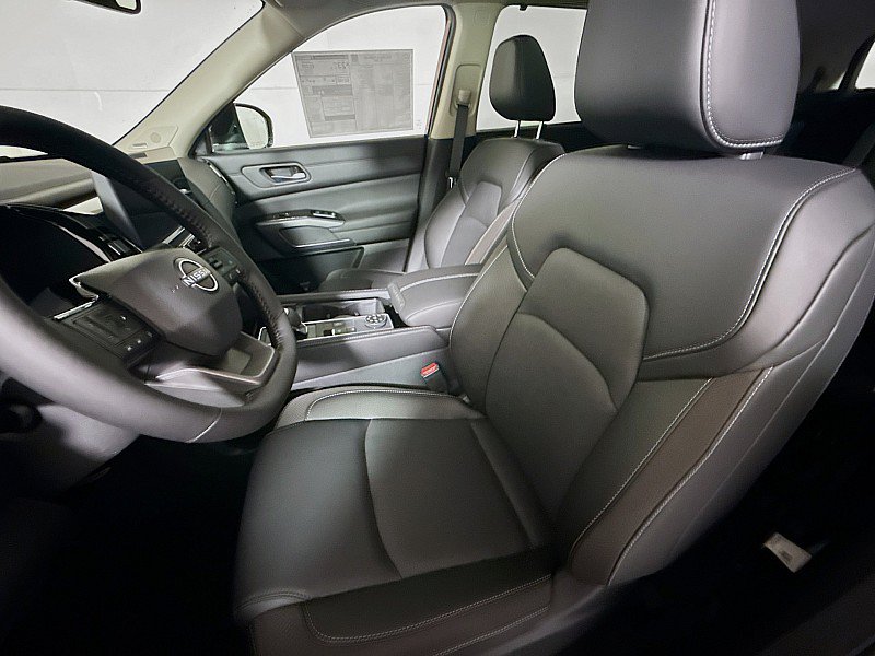 New 2026 Nissan Pathfinder SL w/ SL Premium Package AWD/4WD image 11